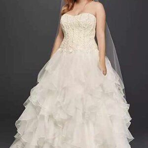 NWT OLEG CASSINI SIZE 16 WEDDING DRESS WITH ACCESSORIES!!
